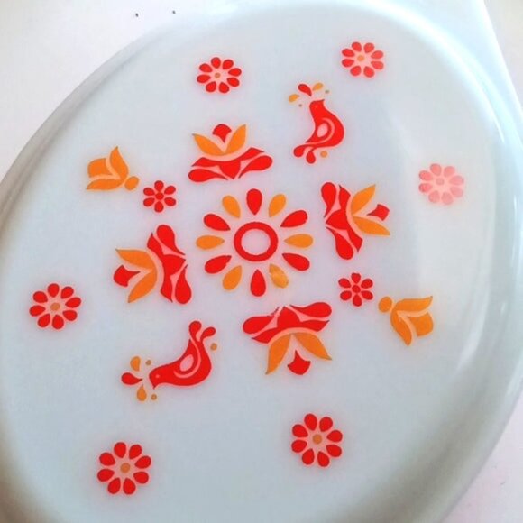 Vintage Pyrex Friendship Pattern 1.5 Quart Divided Casserole Dish with White Lid - Picture 5 of 11